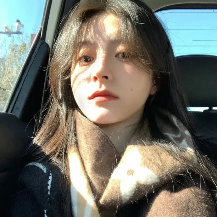 隔楼女孩：我们之间的层距